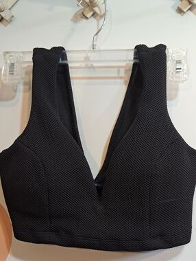 UK2LA Black Textured V-Neck Crop Top